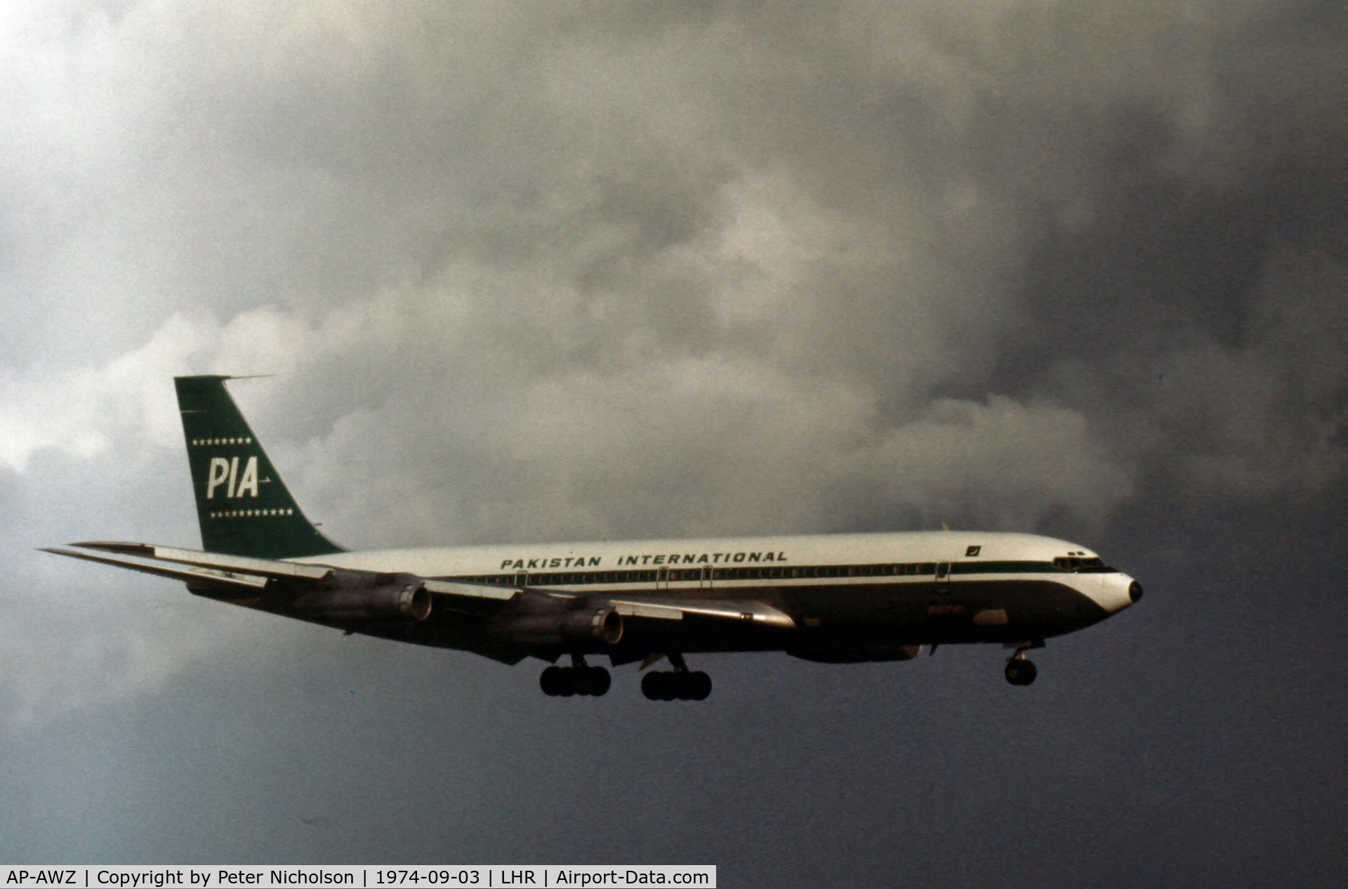 AP-AWZ, 1970 Boeing 707-340C C/N 20275, Boeing 707-340C of Pakistan International Airways landing at Heathrow in September 1974.