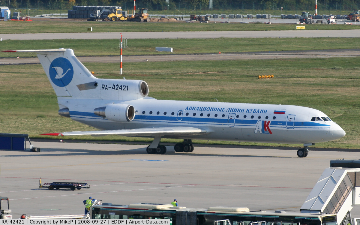 RA-42421, Yakovlev Yak-42D C/N 4520422303017, Taxiing to the active for departure.