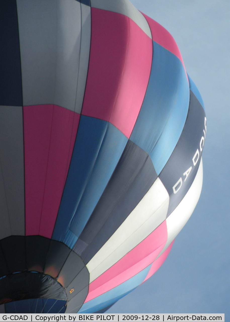 G-CDAD, 2004 Lindstrand Hot Air Balloons Ltd LBL 25A CLOUDHOPPER C/N 1003, FLYING OVER THE CENTRE OF FARNHAM SURREY