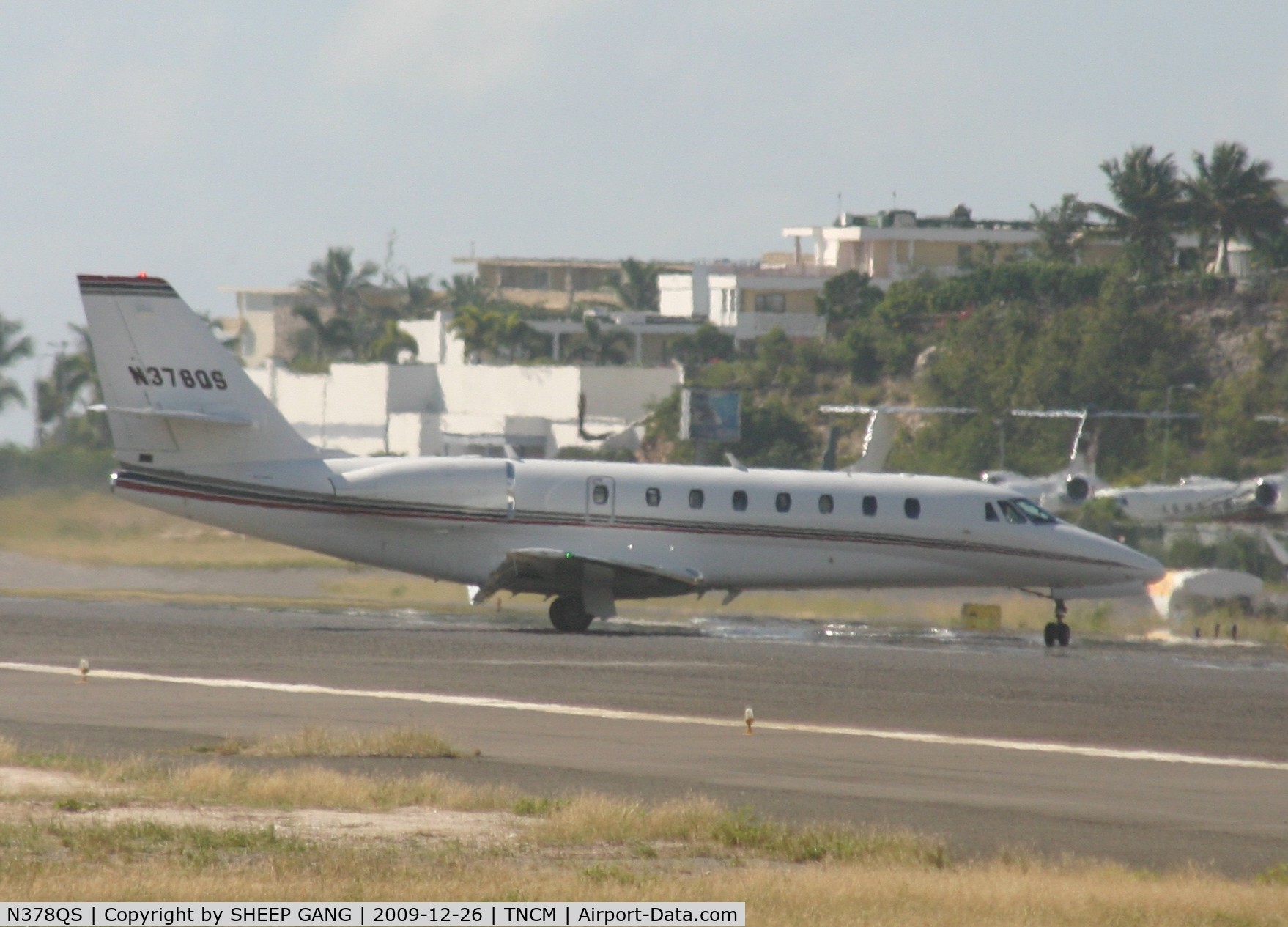 N378QS, 2006 Cessna 680 Citation Sovereign C/N 680-0103, N378QS back tracking the runway fro parking