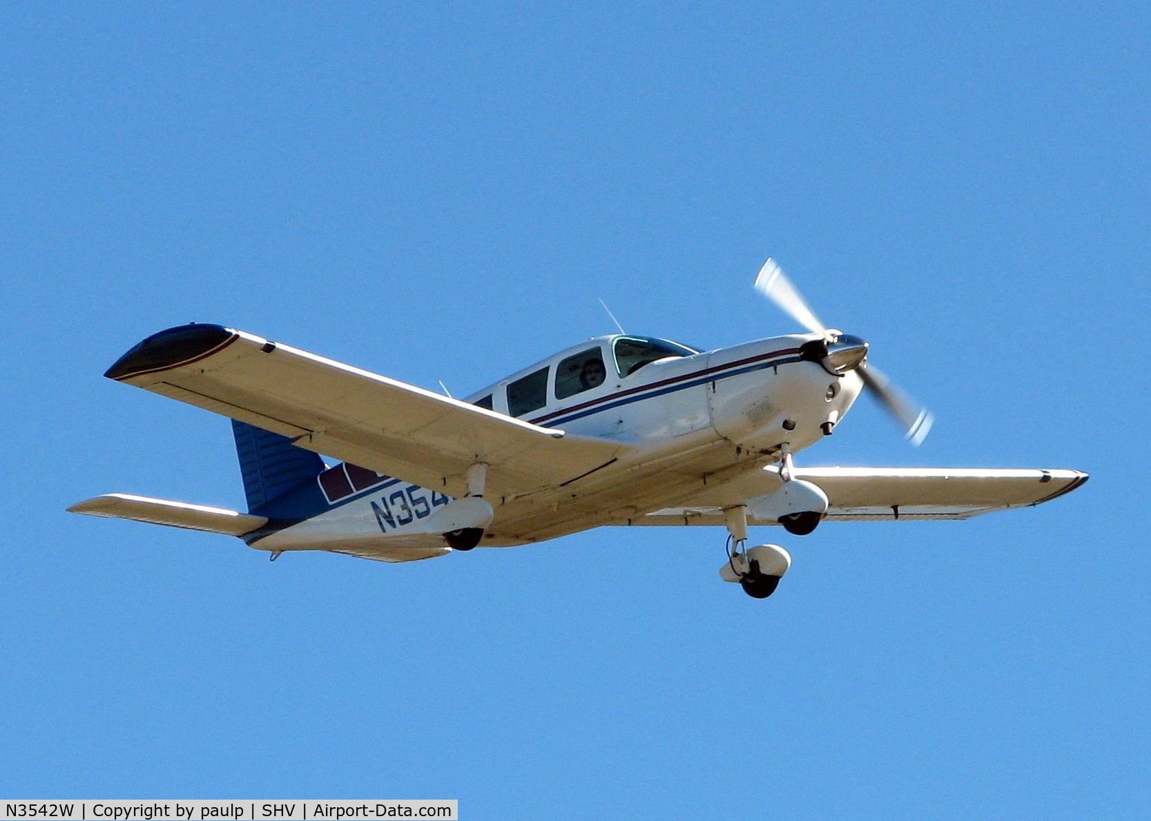 N3542W, 1966 Piper PA-32-260 Cherokee Six Cherokee Six C/N 32-428, Landing on 23 at Shreveport Regional.