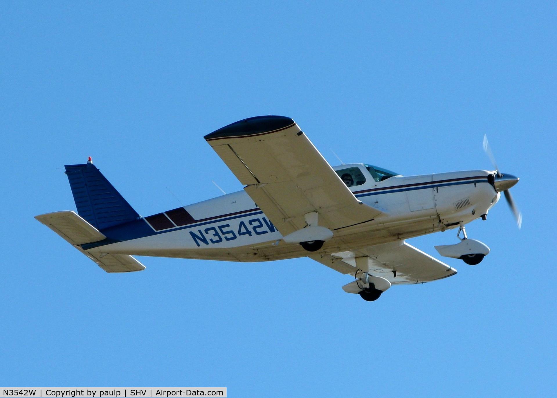 N3542W, 1966 Piper PA-32-260 Cherokee Six Cherokee Six C/N 32-428, Landing on 23 at Shreveport Regional.