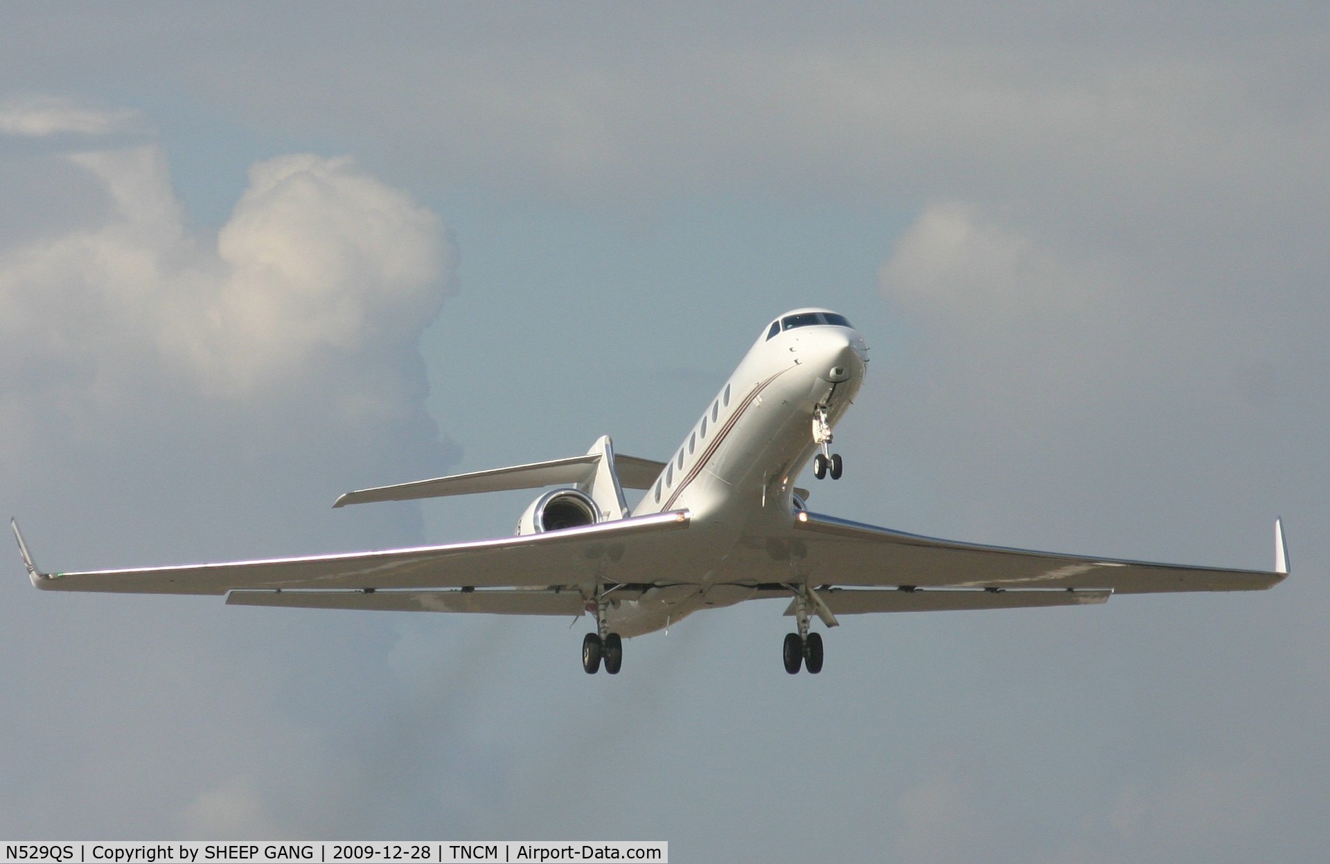 N529QS, 2007 Gulfstream Aerospace GV-SP (G550) C/N 5156, Gulfstream N529QS departing TNCM