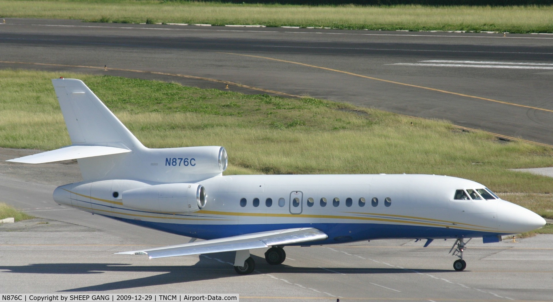 N876C, 2006 Dassault Falcon 900EX C/N 162, N876C taxing to ALpha for take off
