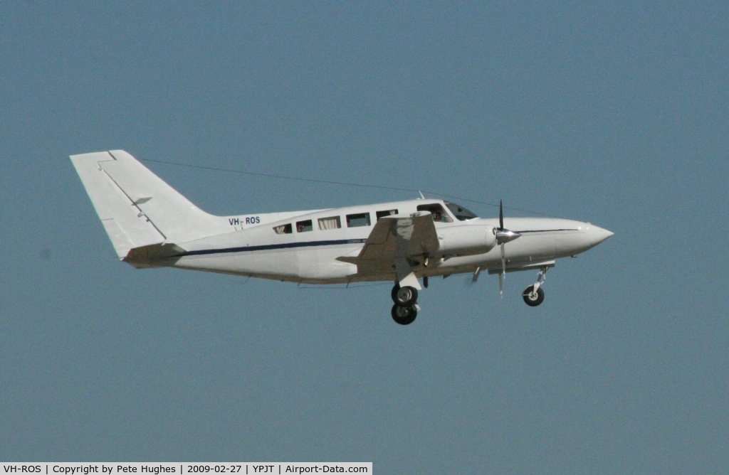 VH-ROS, 1979 Cessna 402C C/N 402C0038, VH-ROS Cessna 402C airborne from Jandakot, WA