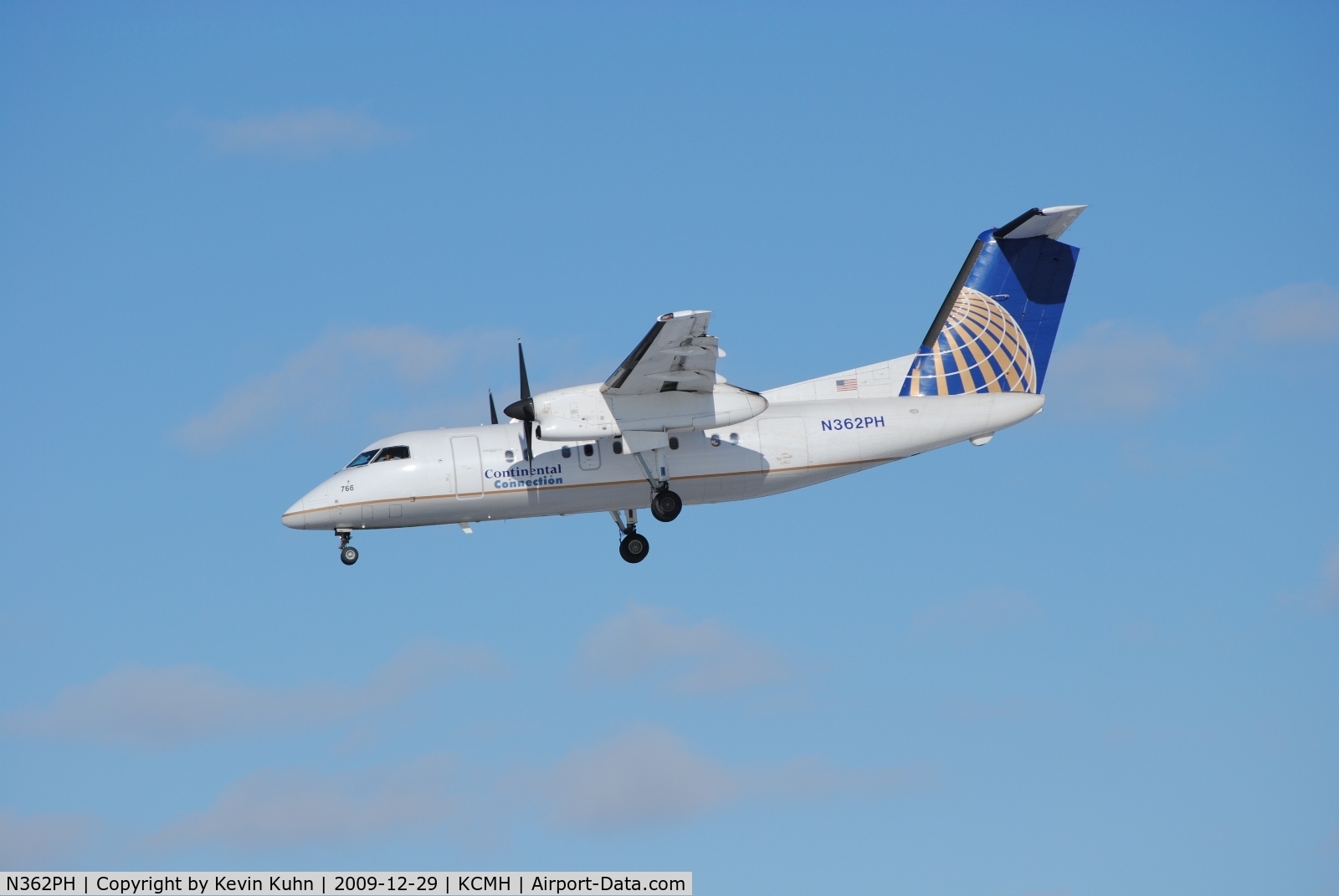 N362PH, 1998 Bombardier DHC-8-202 Dash 8 C/N 518, Final approach for 28L