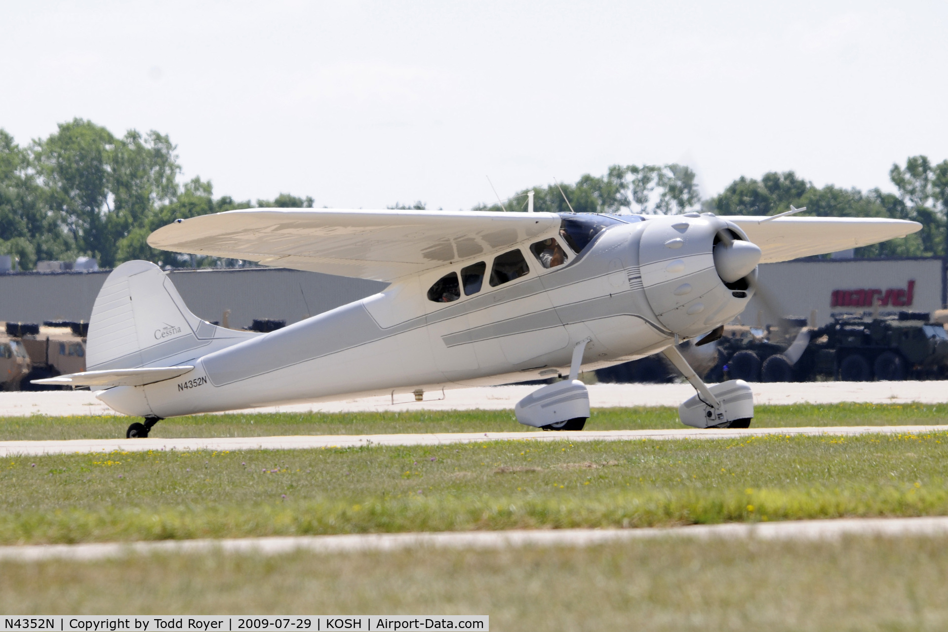 N4352N, 1947 Cessna 195 C/N 7055, EAA AIRVENTURE 2009