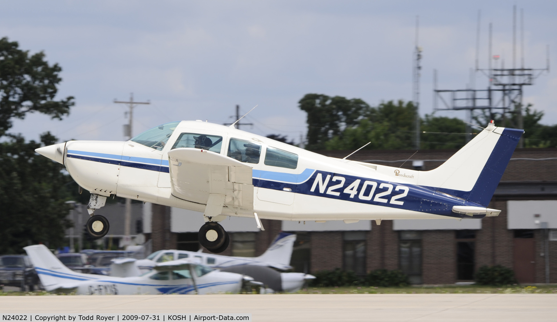 N24022, 1977 Beech C23 Sundowner 180 C/N M-1927, EAA AIRVENTURE 2009