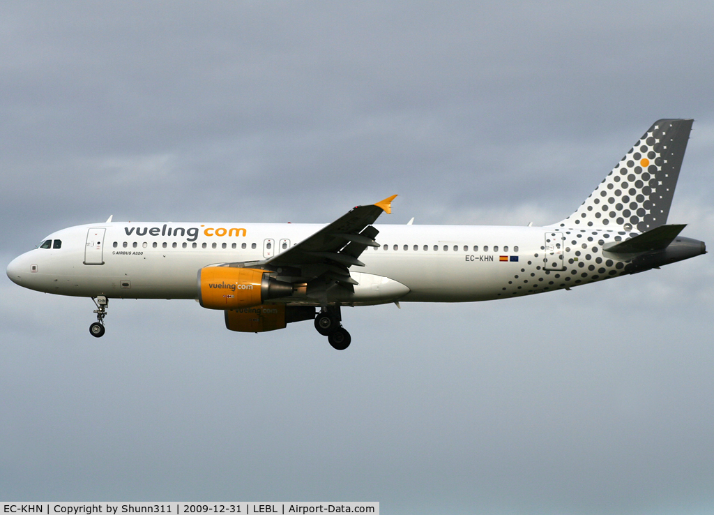EC-KHN, 2007 Airbus A320-216 C/N 3203, Landing rwy 25R