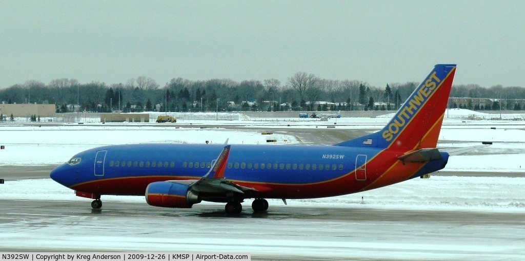 N392SW, 1994 Boeing 737-3H4 C/N 27379, Taxiing to runway 34 at MSP.