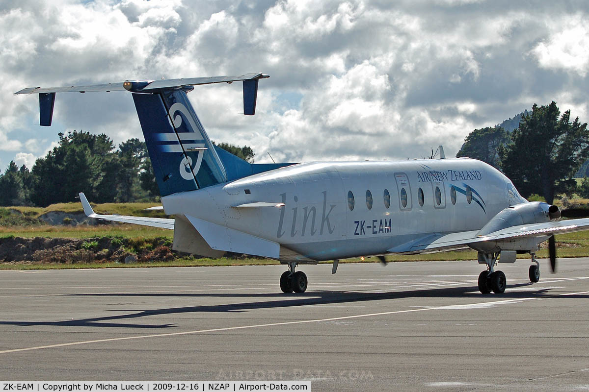 ZK-EAM, 2002 Beech 1900D C/N UE-436, At Taupo