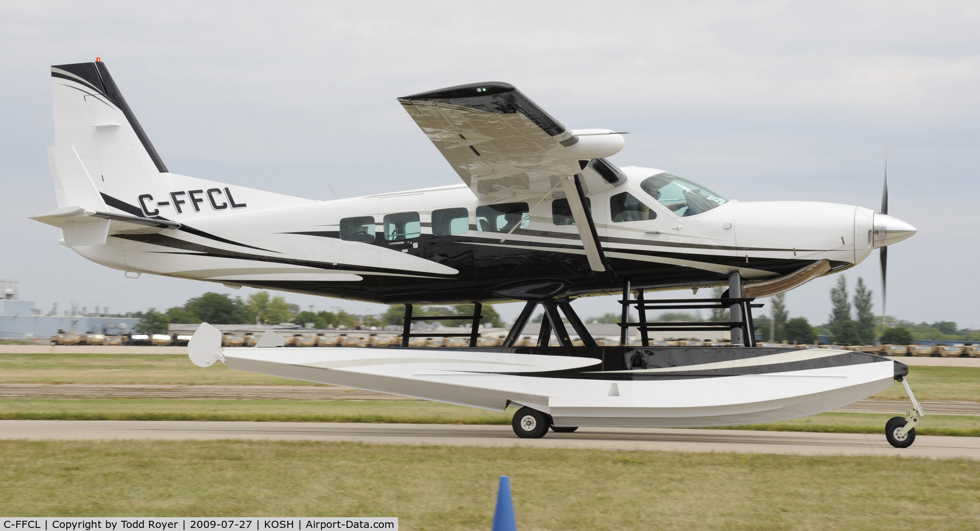 C-FFCL, 2003 Cessna 208 Caravan I C/N 20800301, EAA AIRVENTURE 2009