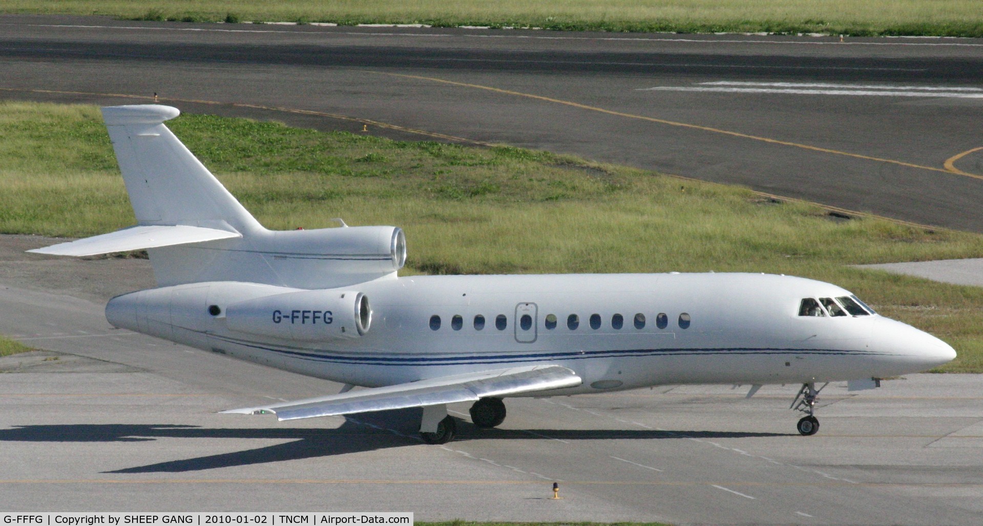 G-FFFG, 2005 Dassault Falcon 900EX C/N 155, G-FFFG taxig to the holding point alpha for take off
