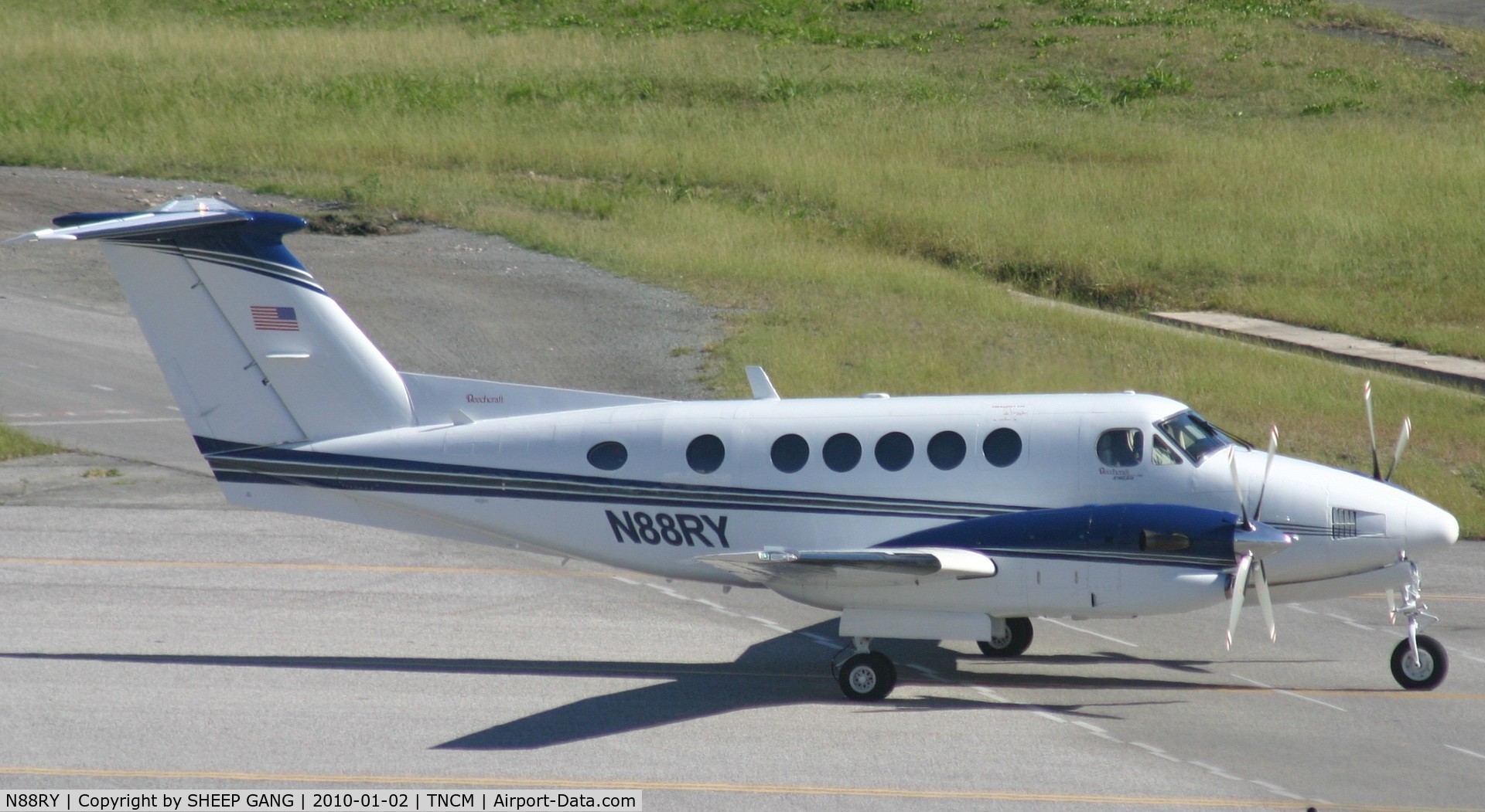 N88RY, 1987 Beech 300 C/N FA-122, N88RY taxing to the holding point alpha for take off