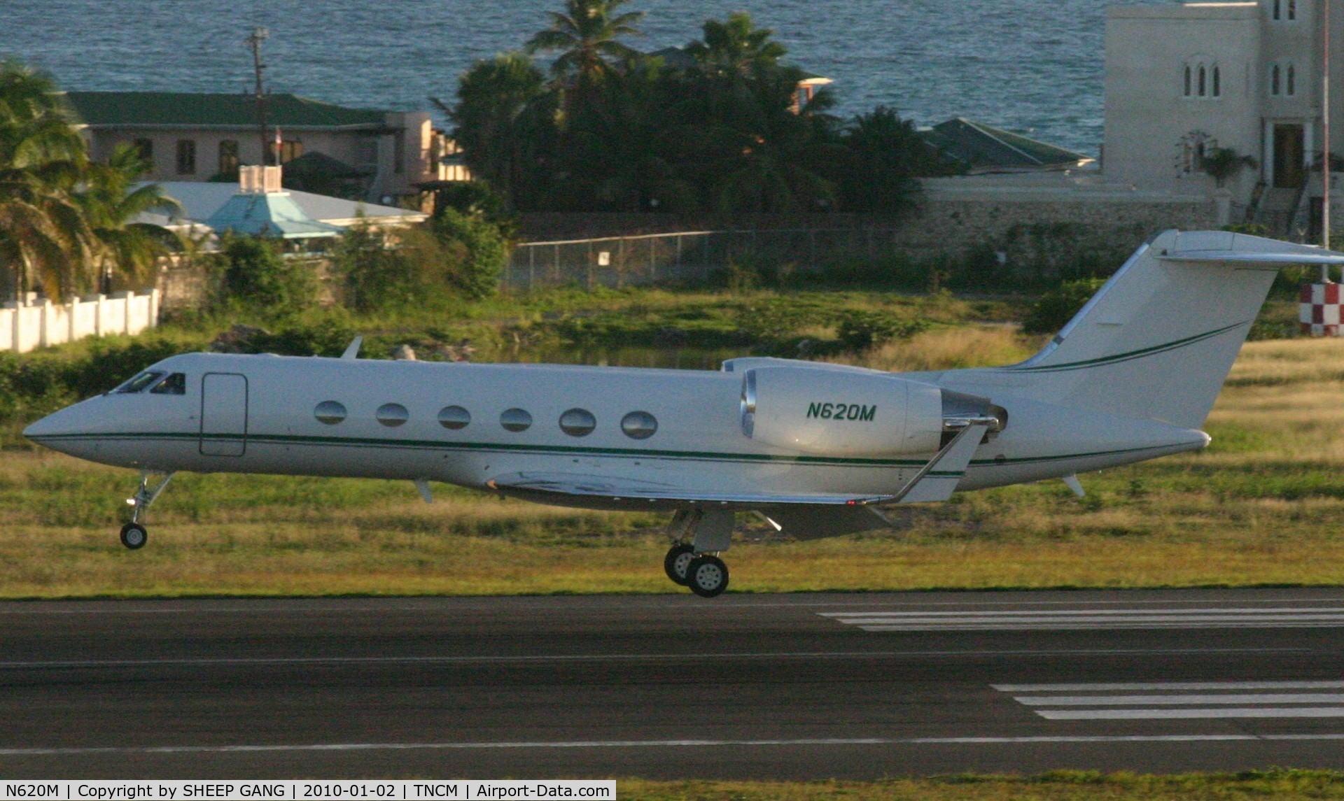 N620M, 2002 Gulfstream Aerospace G-IV C/N 1473, N620M landing at TNCM