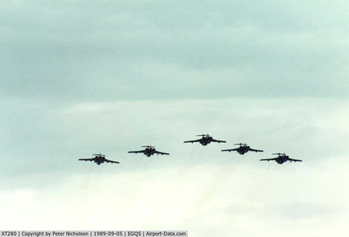 XT280, 1965 Hawker Siddeley Buccaneer S.2B C/N B3-02-65, Buccaneer S.2B of 12 Squadron leading a five-ship formation preparing to break for landing at Lossiemouth in September 1989.