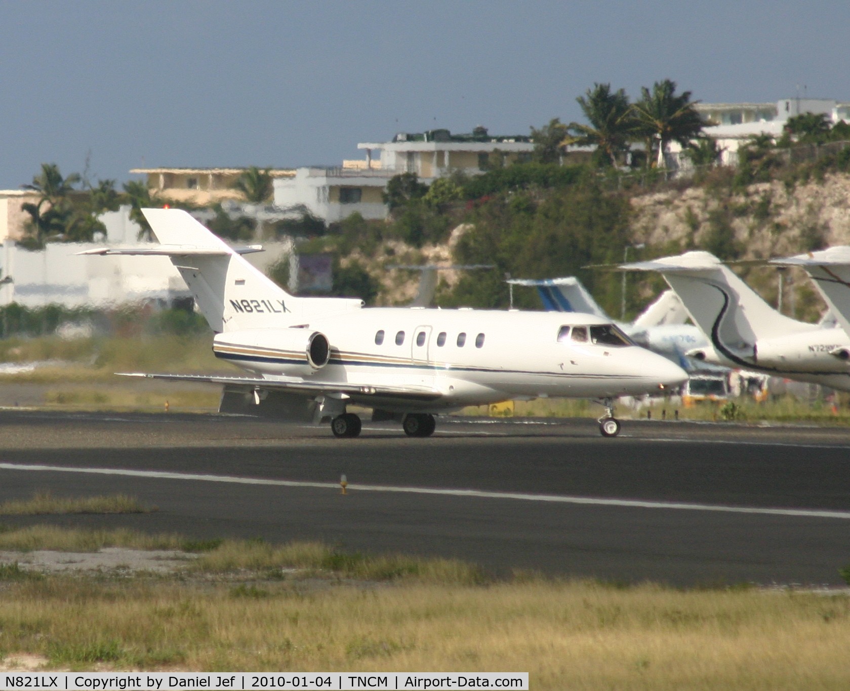 N821LX, 1999 Raytheon Hawker 800XP C/N 258406, N821LX Just landed and taxing of the active