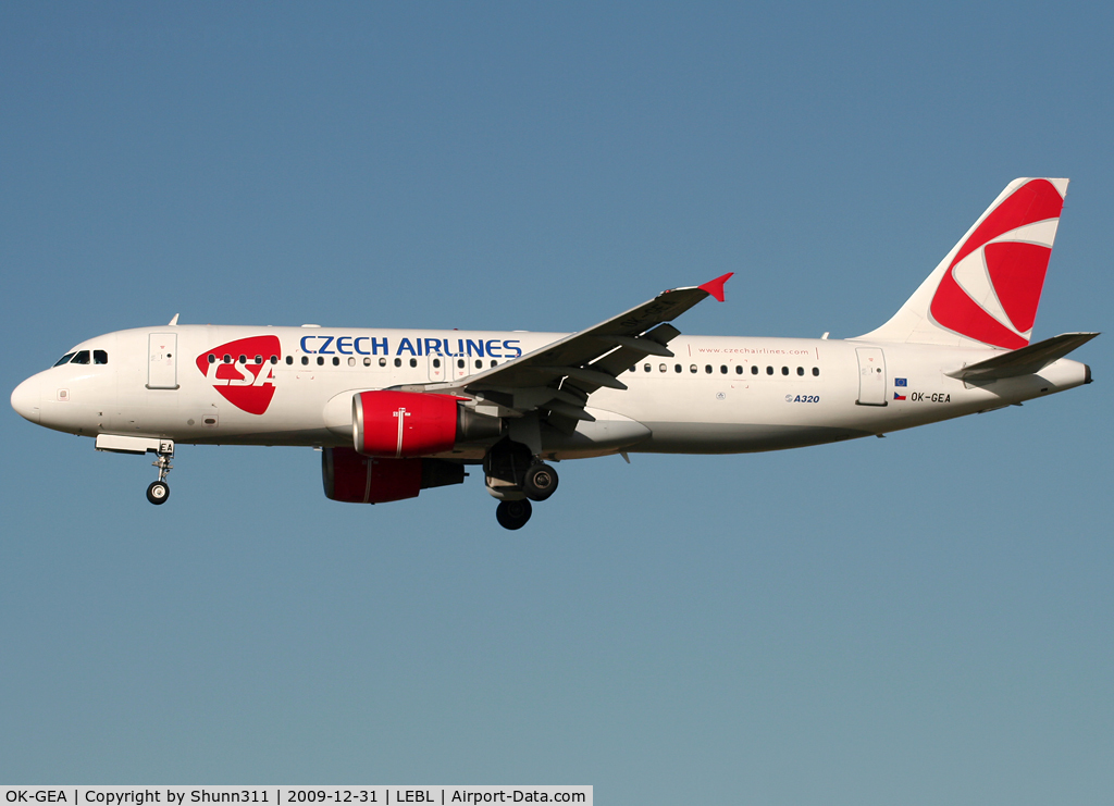 OK-GEA, 2001 Airbus A320-214 C/N 1439, Landing rwy 25R
