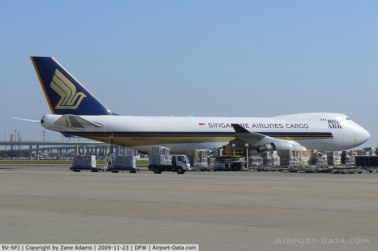 9V-SFJ, 2001 Boeing 747-412F/SCD C/N 26559, Singapore Airlines Cargo at DFW West Frieght