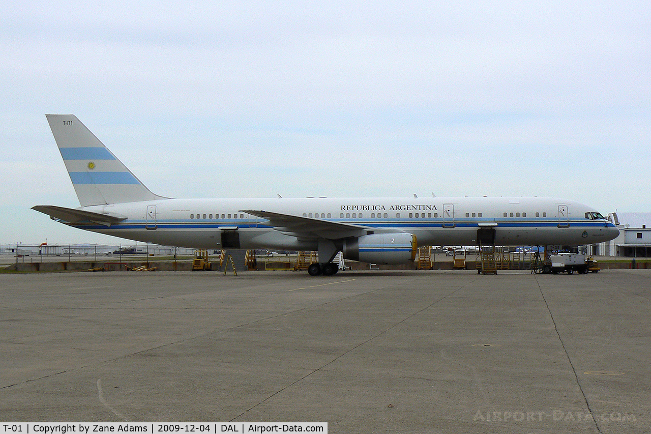 T-01, 1992 Boeing 757-23A C/N 25487/470, Argentine Airforce 757 at Love Field