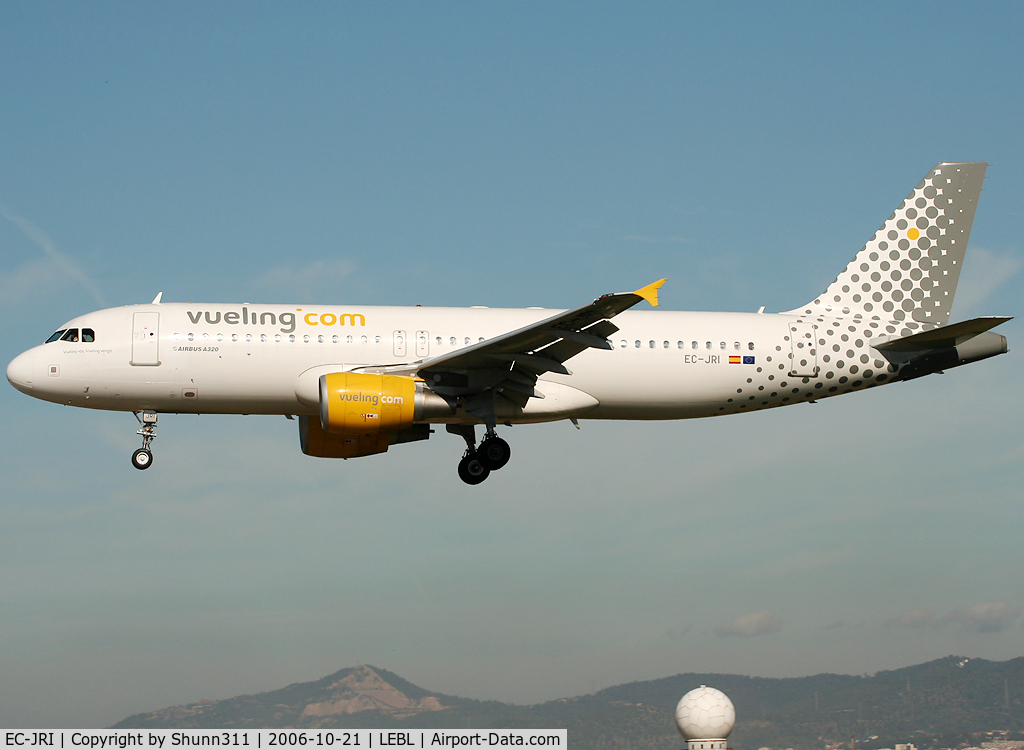 EC-JRI, 2006 Airbus A320-214 C/N 2761, Landing rwy 25R