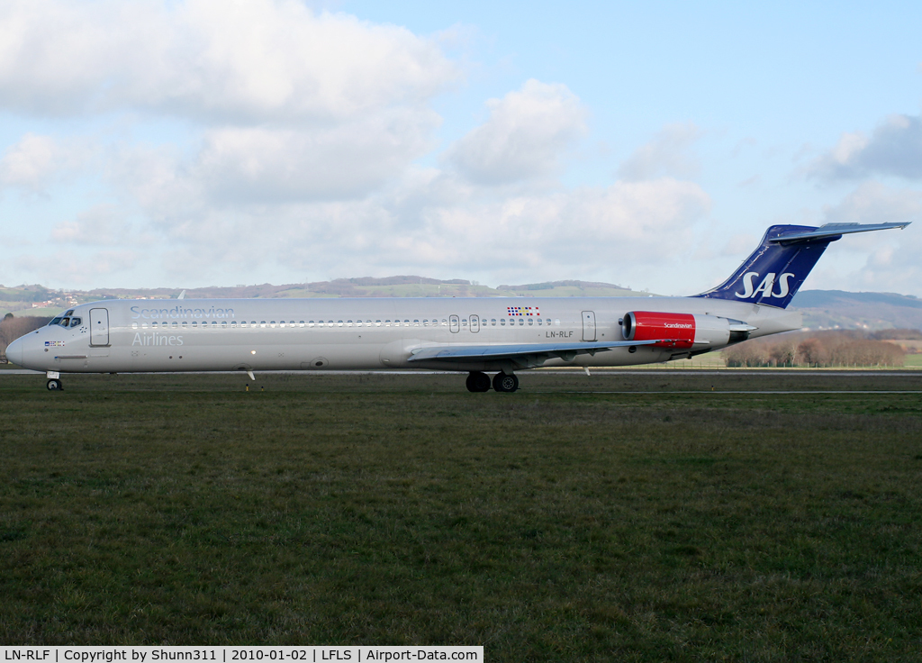 LN-RLF, 1985 McDonnell Douglas MD-82 (DC-9-82) C/N 49383, Lining up rwy 09 for departure...