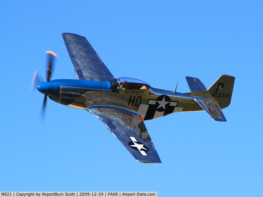 N921, 1945 North American P-51D Mustang C/N 124-48260 (45-11507), Kermit Weeks doing an Aerial Demo of his P-51