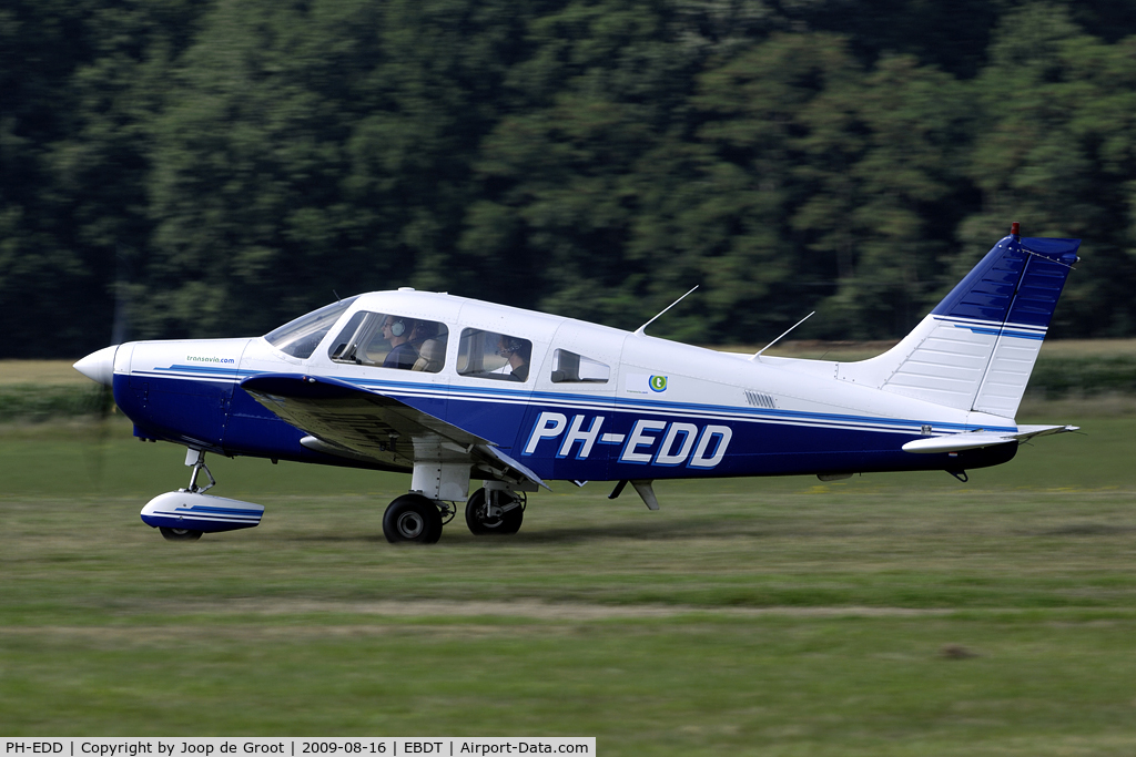 PH-EDD, 1981 Piper PA-28-161 Cherokee Warrior II C/N 28-8116202, Although not in full colours this Wattior does have Transavia markings.
