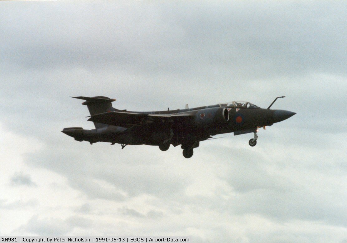 XN981, 1965 Hawker Siddeley Buccaneer S.2B C/N B3-08-63, Buccaneer S.2B of 12 Squadron landing at Lossiemouth in May 1991.