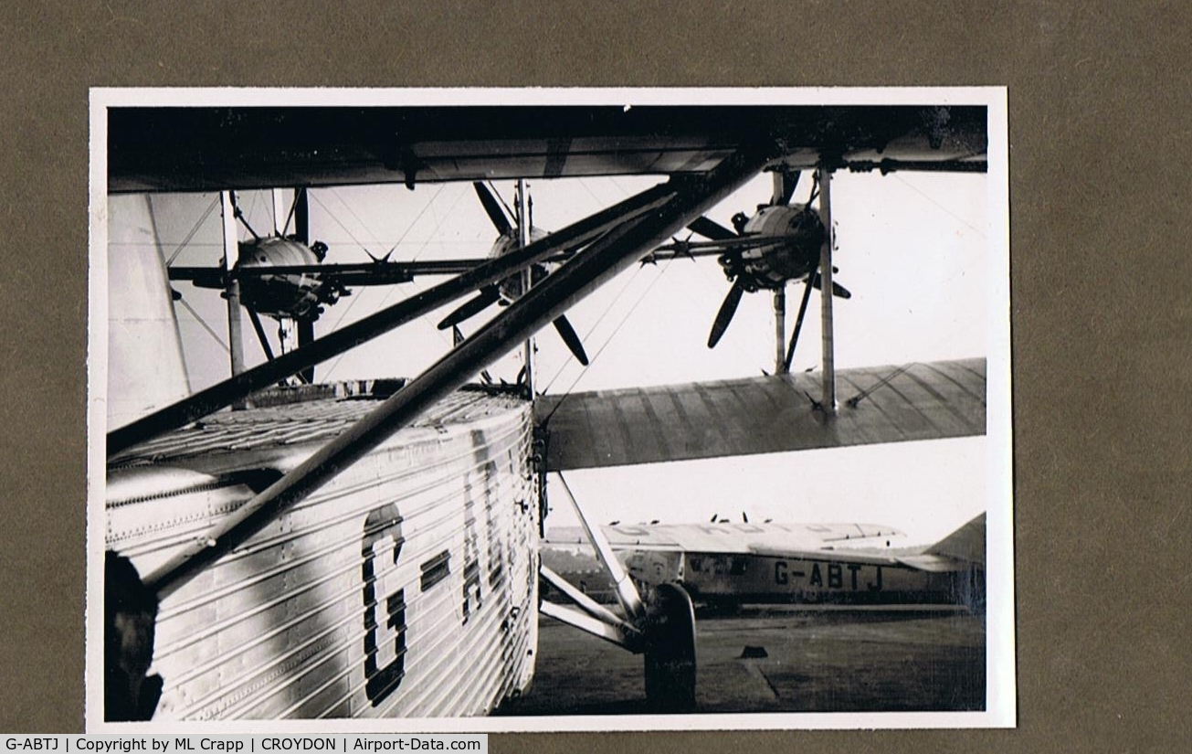 G-ABTJ, Armstrong Whitworth AW15 Atlanta C/N AW743, Croydon Airport 1938, Short S17 in forground