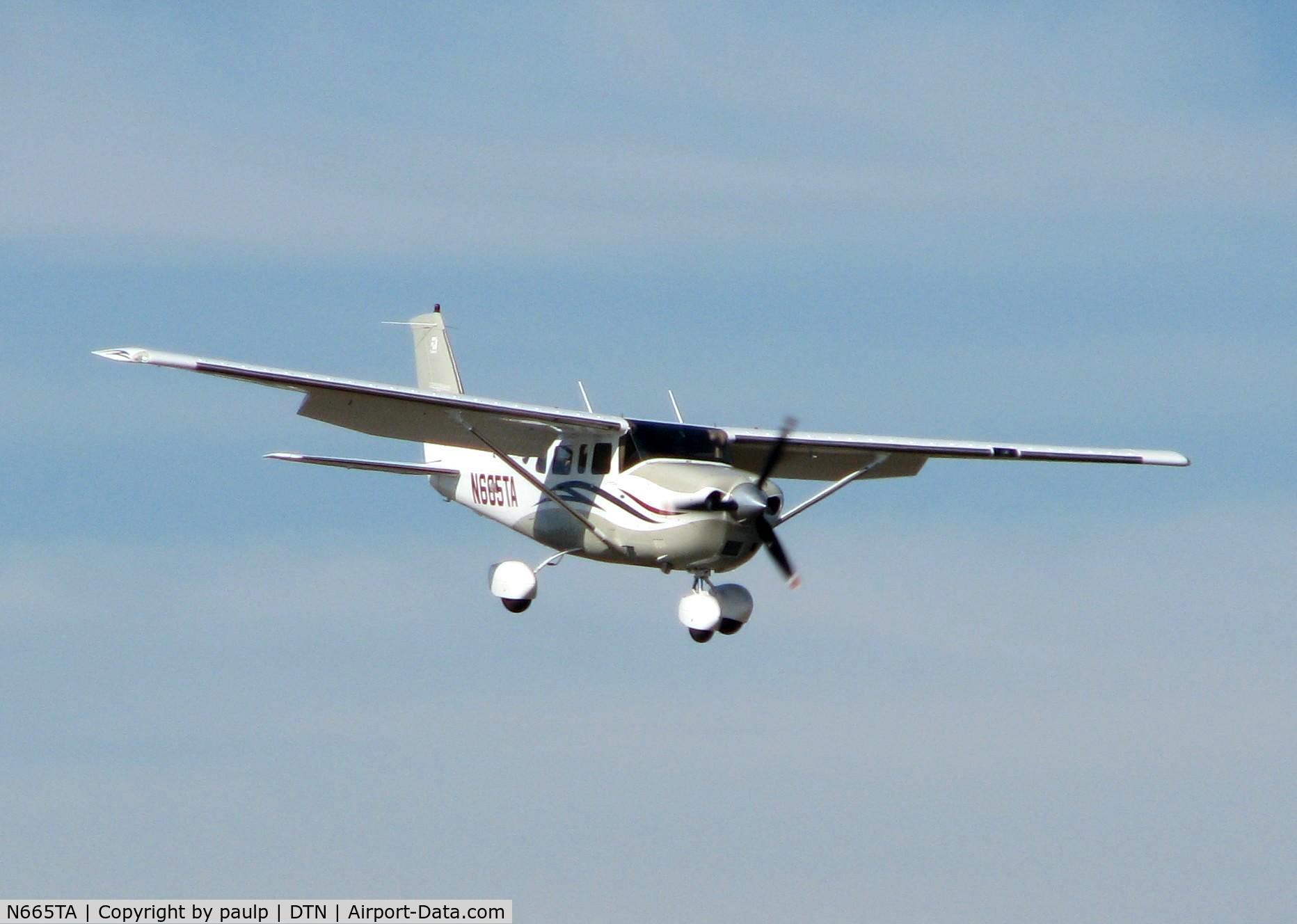 N665TA, 2006 Cessna T206H Turbo Stationair C/N T20608665, Landing on runway 14 at Downtown Shreveport.