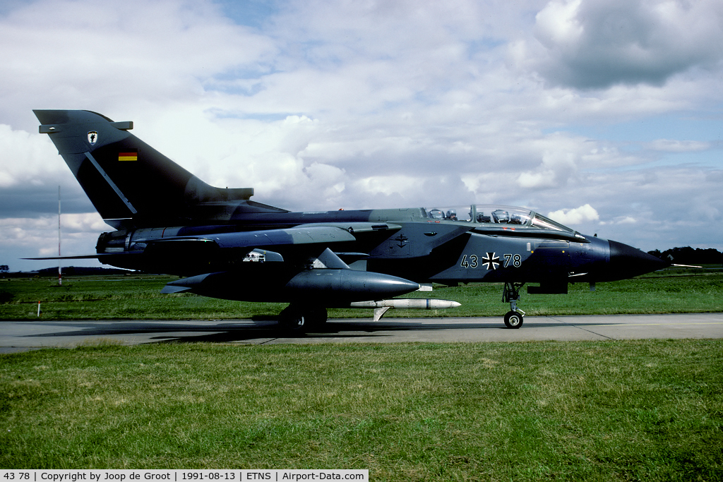 43 78, Panavia Tornado IDS C/N 203/GS051/4078, In the aftermath of MFG 1 existance we were invited to take pictures of the Marine Tornados at Schleswig-Jagel.