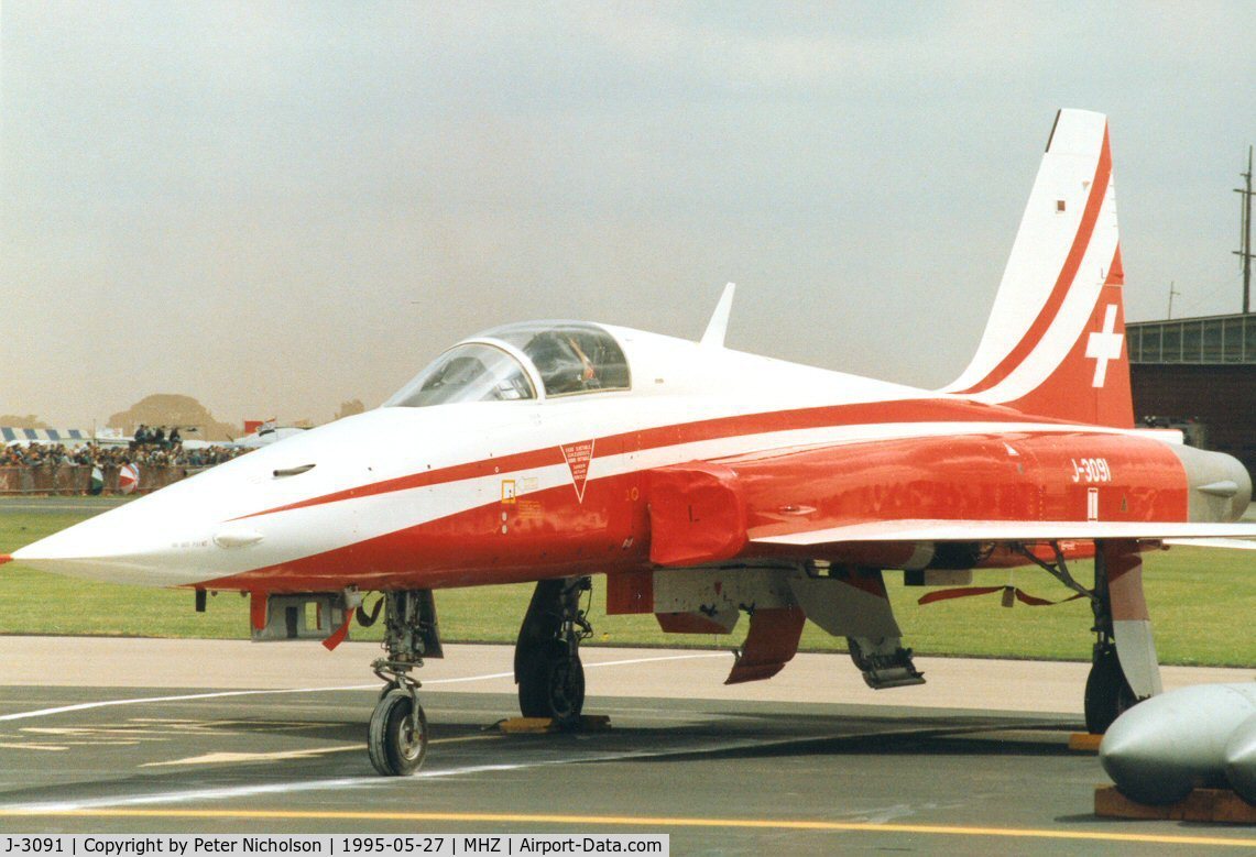 J-3091, Northrop F-5E Tiger II C/N L.1091, F-5E Tiger of the Patrouille Suisse display team on the flight-line at the 1995 Mildenhall Air Fete.