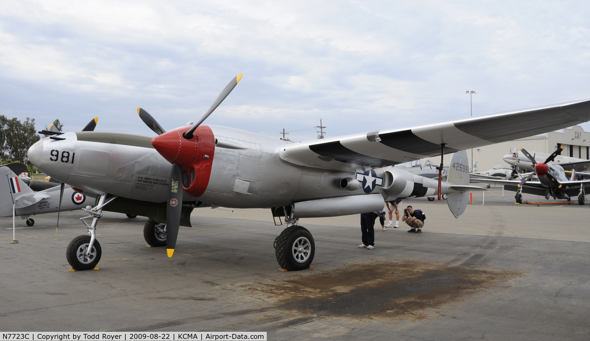 N7723C, 1944 Lockheed P-38L-5 Lightning C/N 7985, CAMARILLO AIR SHOW 2009