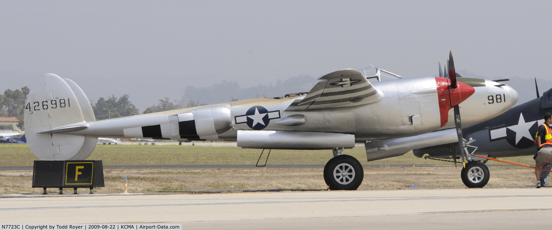 N7723C, 1944 Lockheed P-38L-5 Lightning C/N 7985, CAMARILLO AIR SHOW 2009