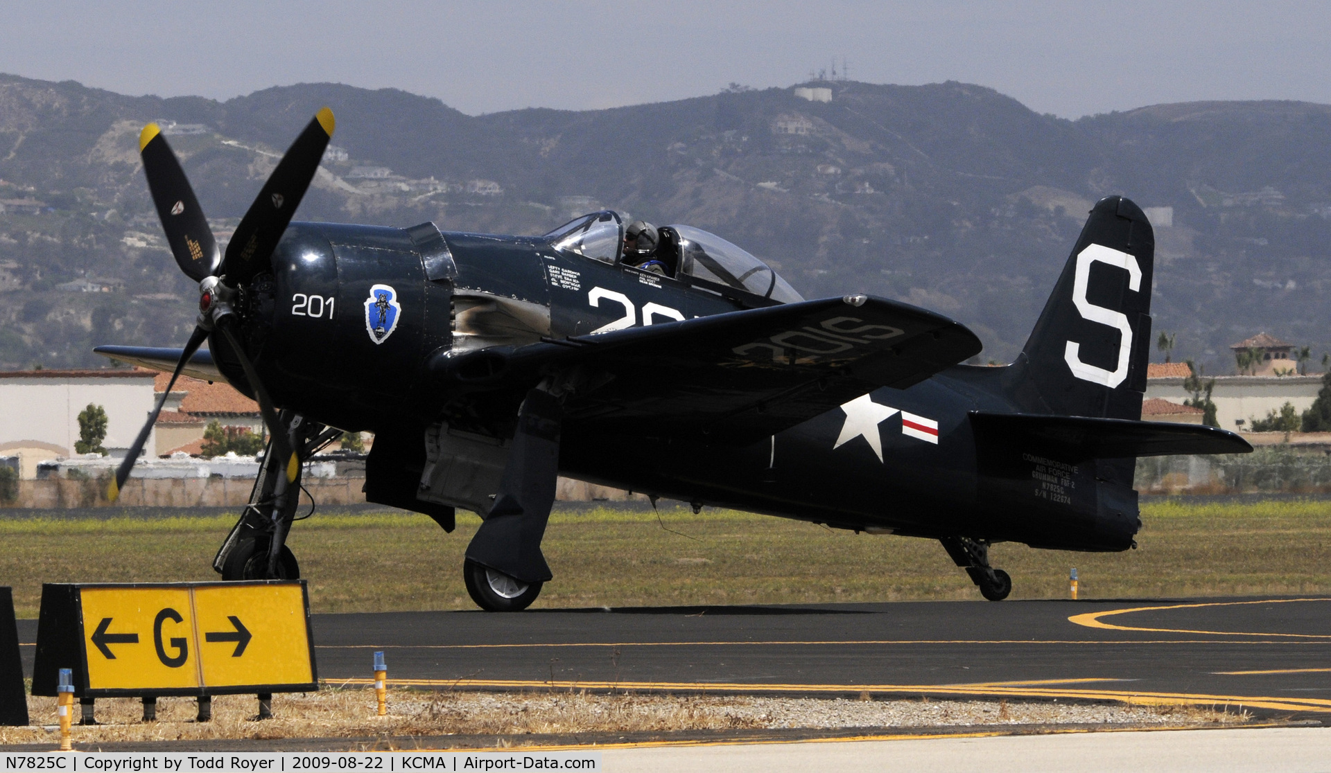 N7825C, 1948 Grumman F8F-2 (G58) Bearcat C/N D.1227, CAMARILLO AIR SHOW 2009