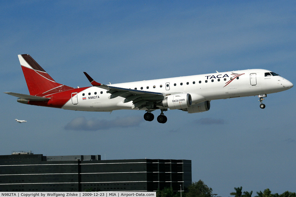 N982TA, Embraer ERJ-190-100 IGW 190AR C/N 19000259, visitor