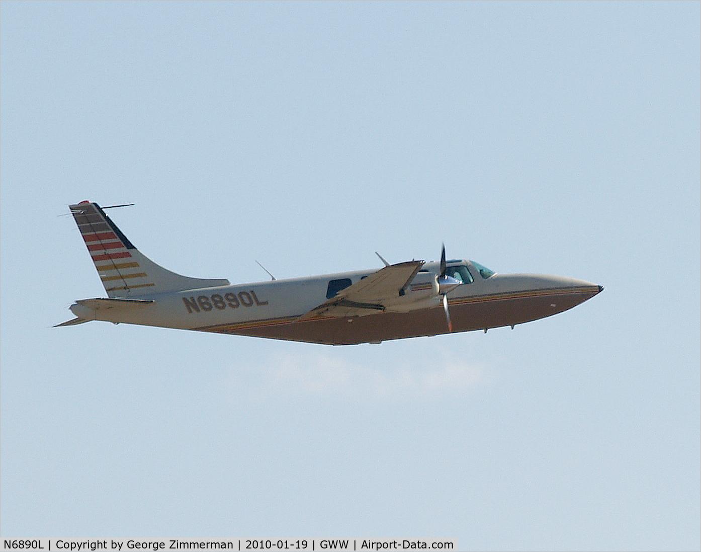 N6890L, 1981 Piper Aerostar 601 C/N 6108708162156, Departure Takeoff