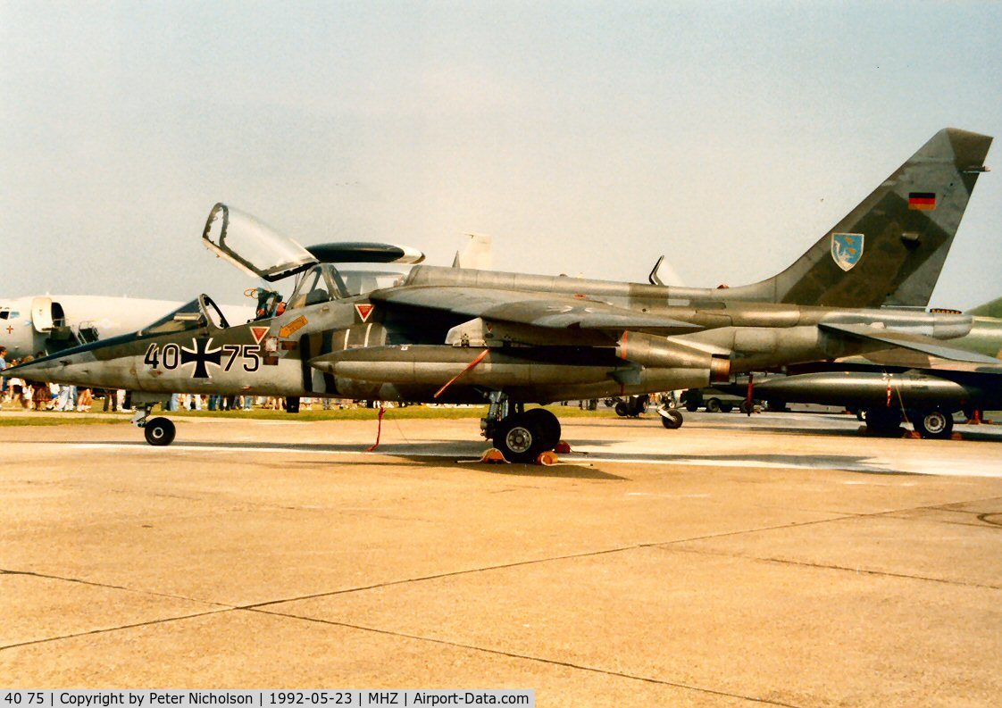 40 75, Dassault-Dornier Alpha Jet A C/N 0075, Alpha Jet of JBG-43 on display at the 1992 Mildenhall Air Fete.