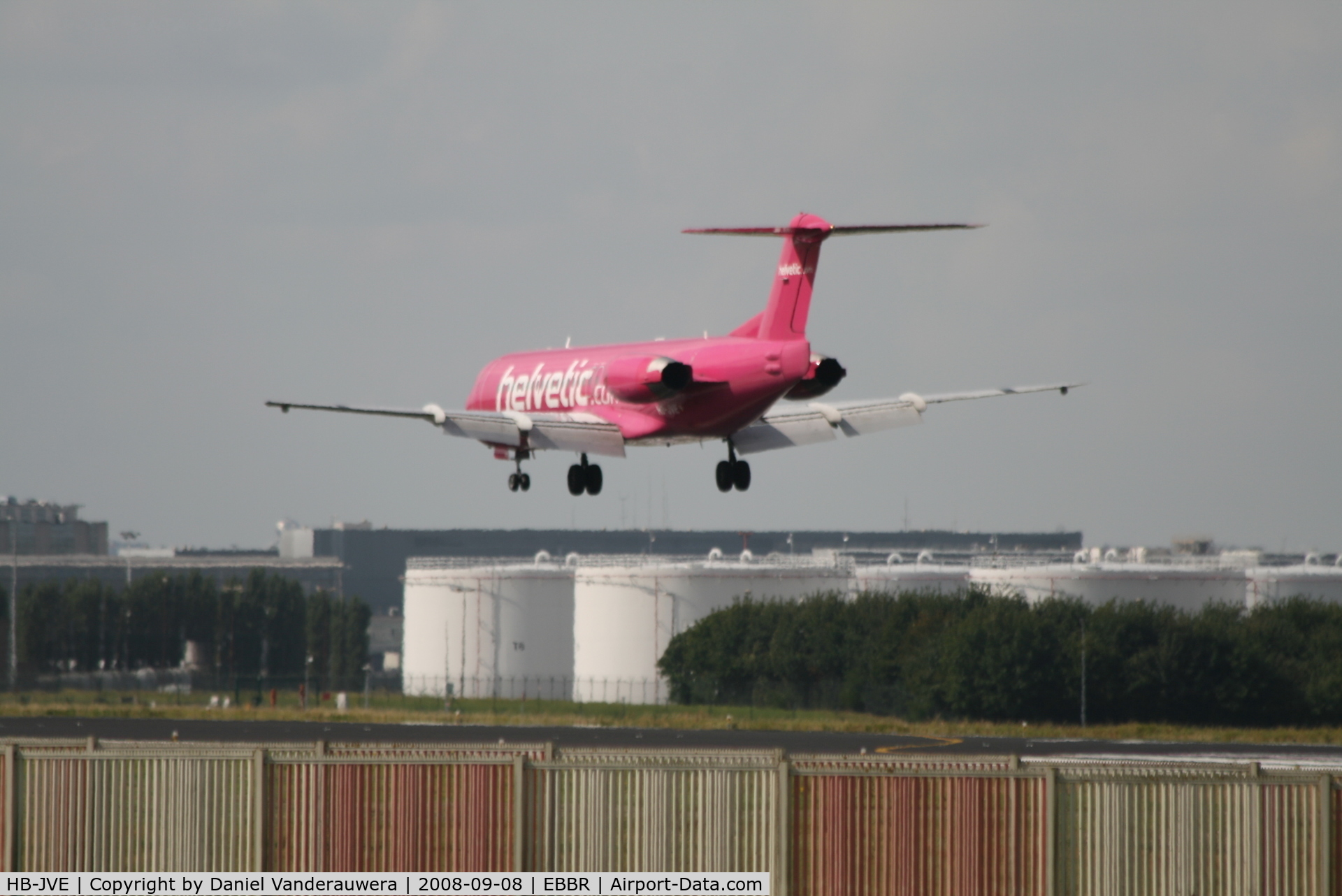 HB-JVE, 1993 Fokker 100 (F-28-0100) C/N 11459, Flight LX780 is descending to RWY 25L