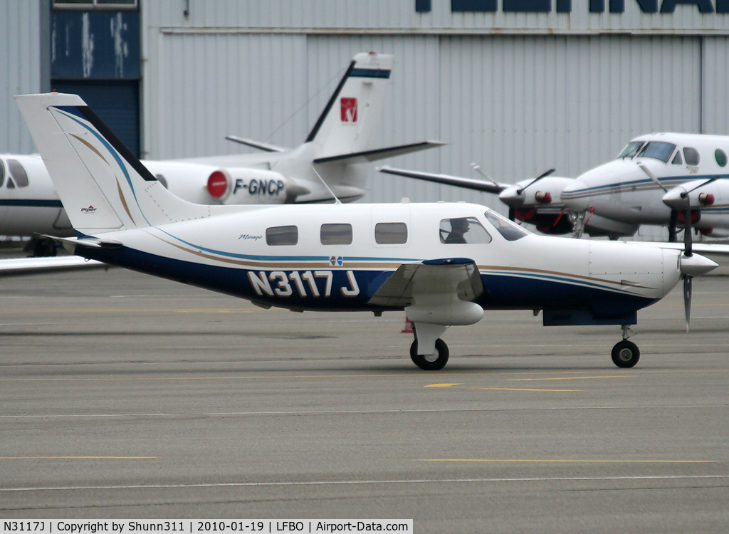 N3117J, 2005 Piper PA-46-350P Malibu Mirage C/N 4636366, Taxiing for departure...