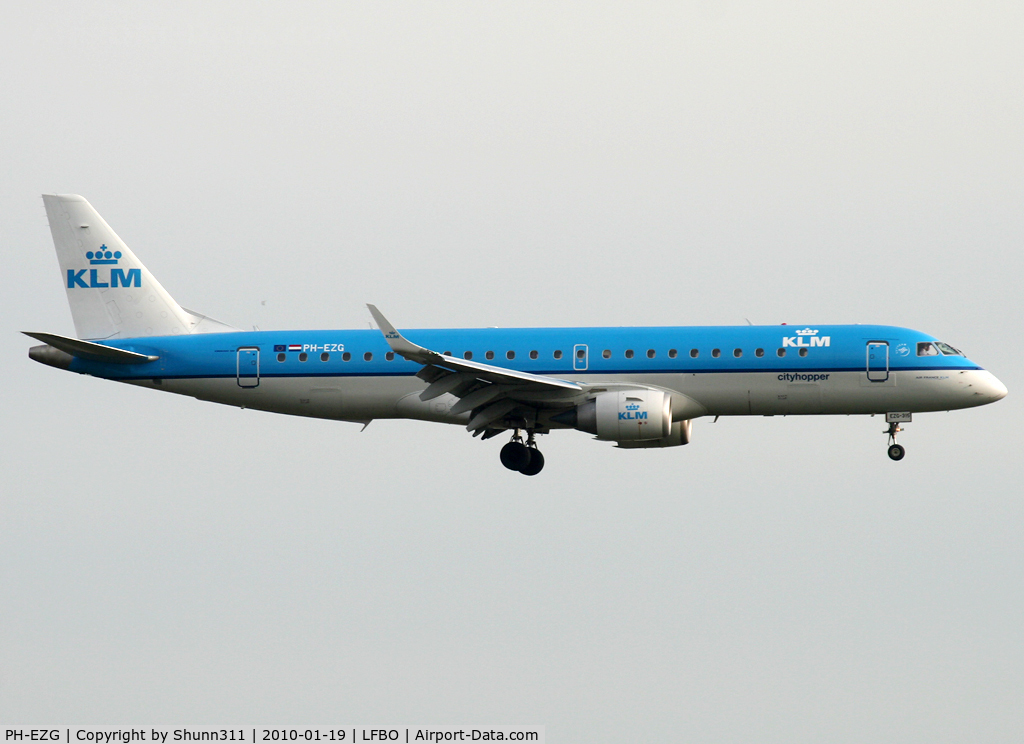 PH-EZG, 2009 Embraer 190LR (ERJ-190-100LR) C/N 19000315, Landing rwy 14L