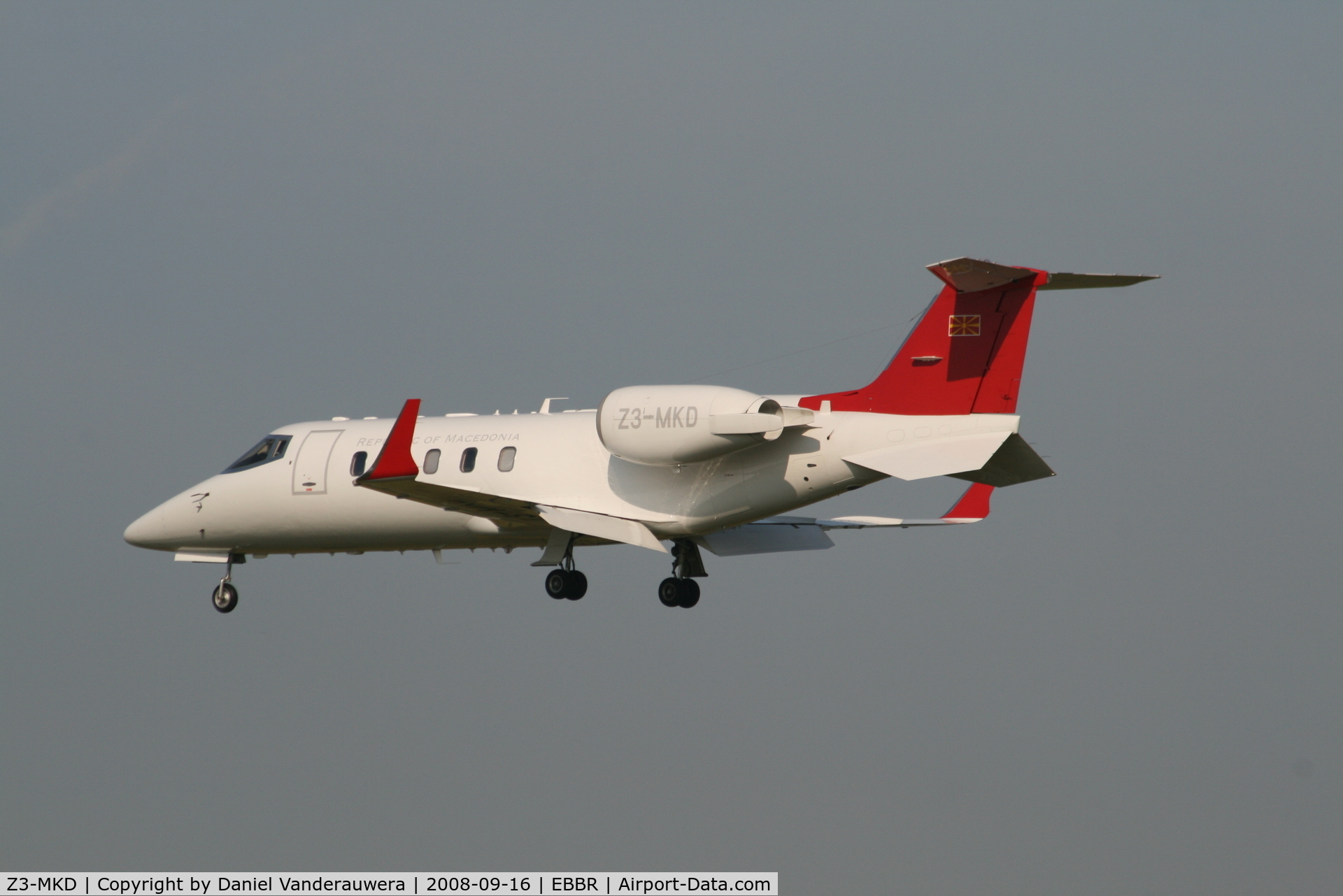 Z3-MKD, Learjet 60 C/N 60-279, Descending to RWY 25L