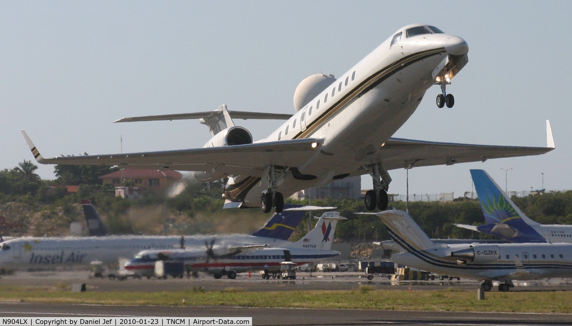 N904LX, 2004 Embraer EMB-135BJ Legacy C/N 145780, N904LX departing TNCM runway 10
