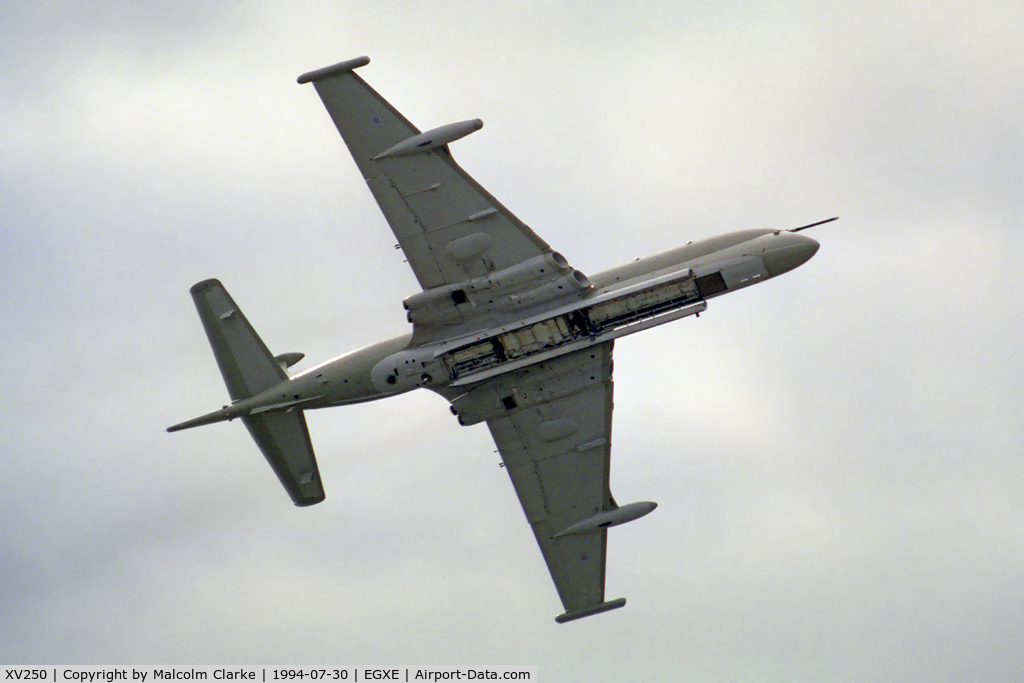 XV250, Hawker Siddeley Nimrod MR.2 C/N 8025, Hawker Siddeley Nimrod MR2 at RAF Leeming in 1994.