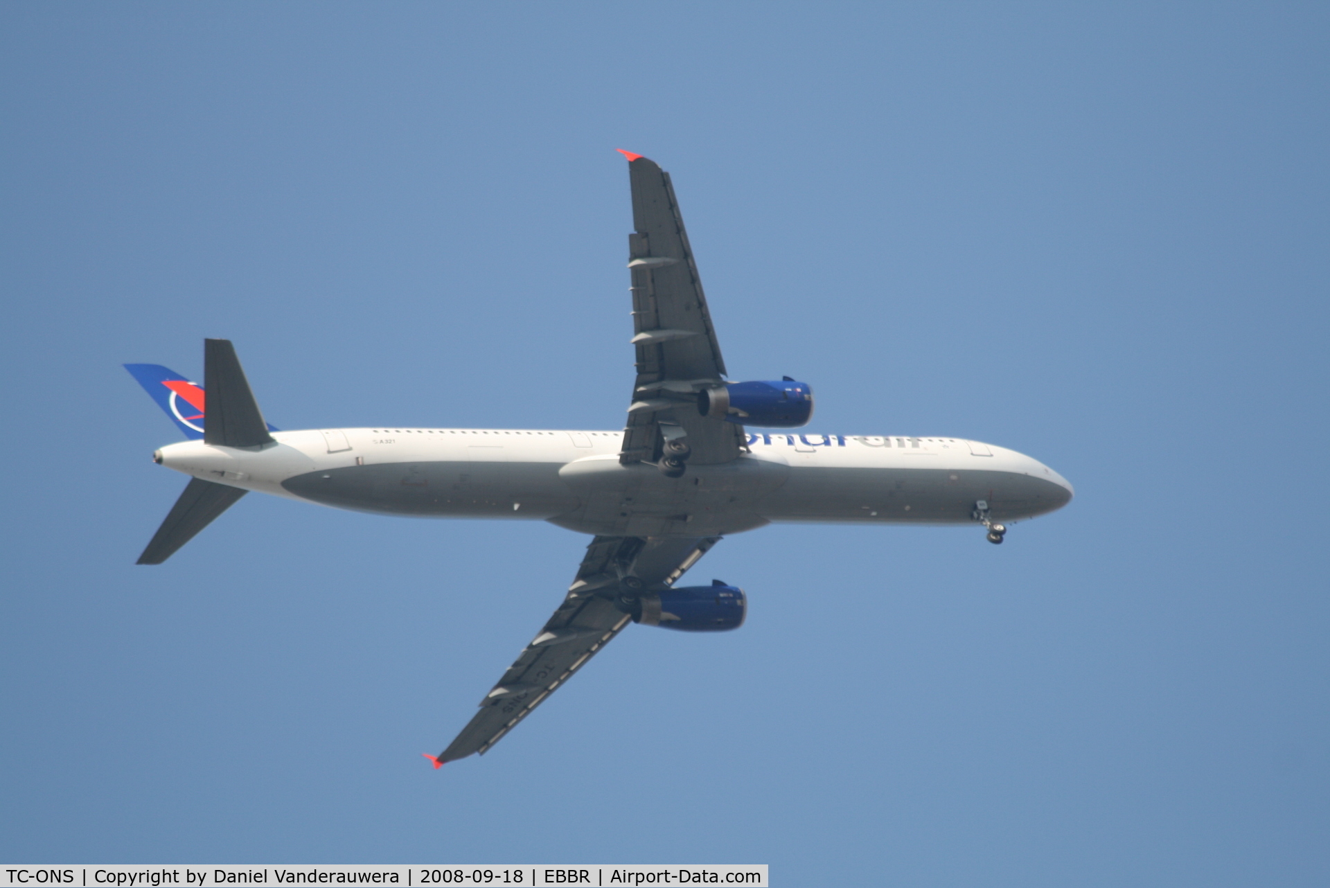 TC-ONS, 1993 Airbus A321-131 C/N 364, On approach to RWY 07L