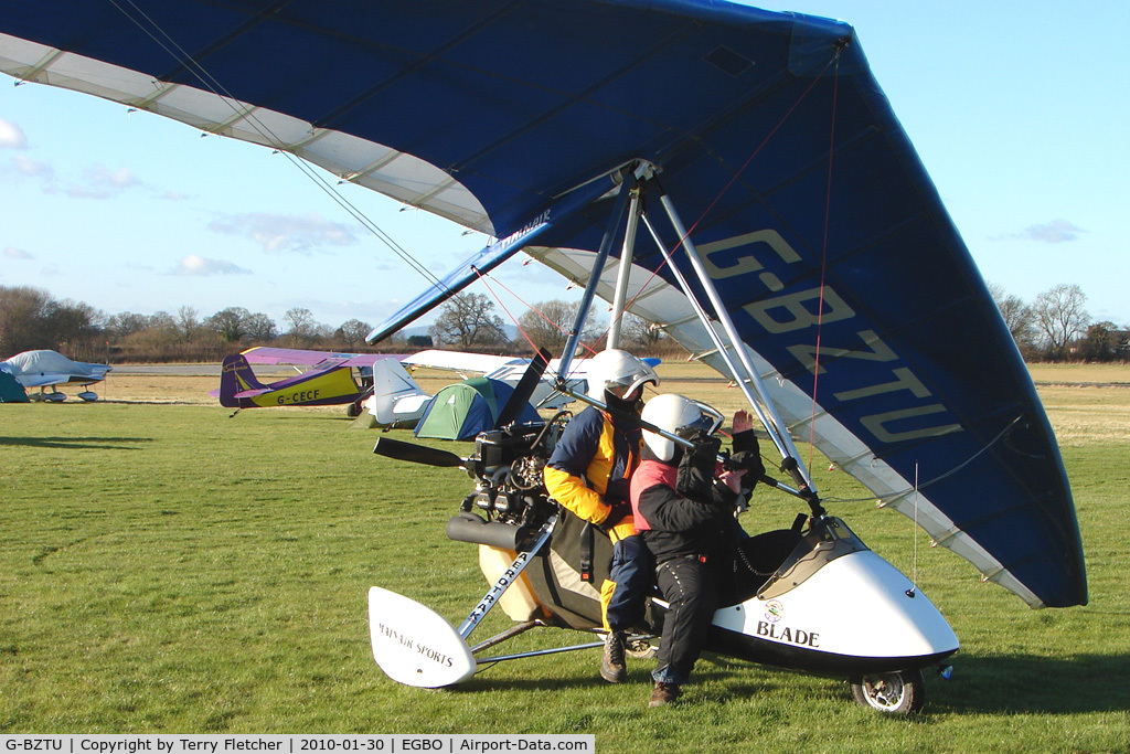 G-BZTU, 2001 Mainair Blade 912 C/N 1272-0201-7-W1066, Microlight participant in the 2010 BMAA Icicle Fly-in at Wolverhampton