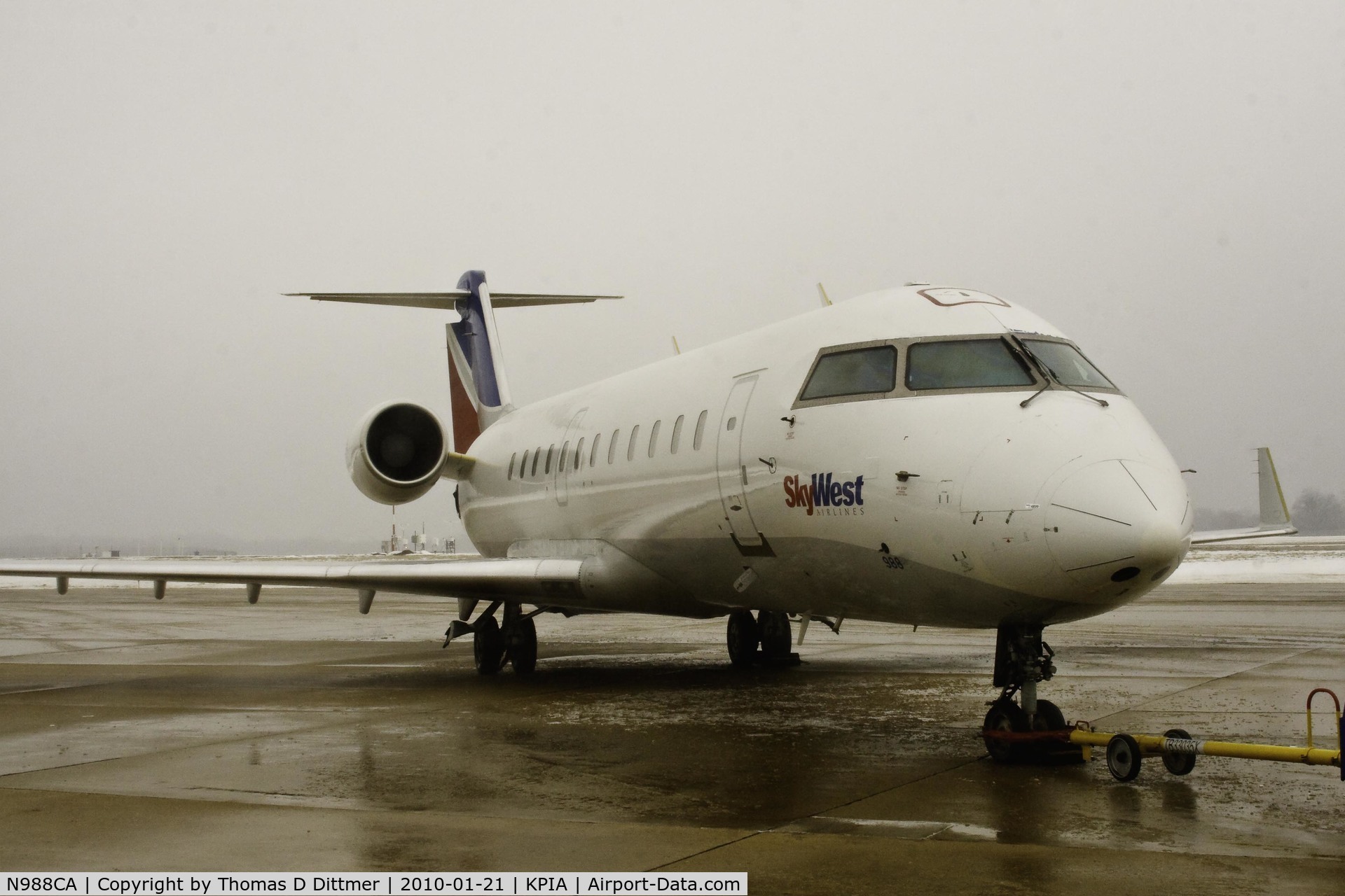 N988CA, 1997 Canadair CRJ-100ER (CL-600-2B19) C/N 7204, United Express (N988CA) right frontal view