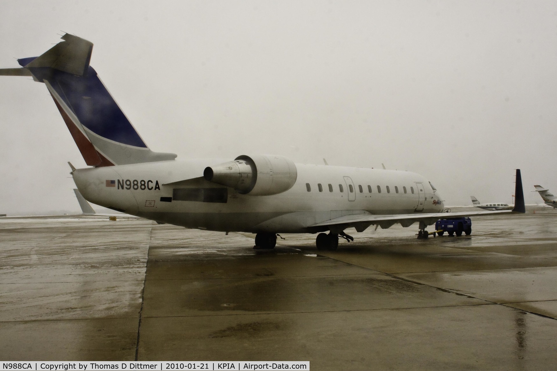 N988CA, 1997 Canadair CRJ-100ER (CL-600-2B19) C/N 7204, United Express (N988CA) right view