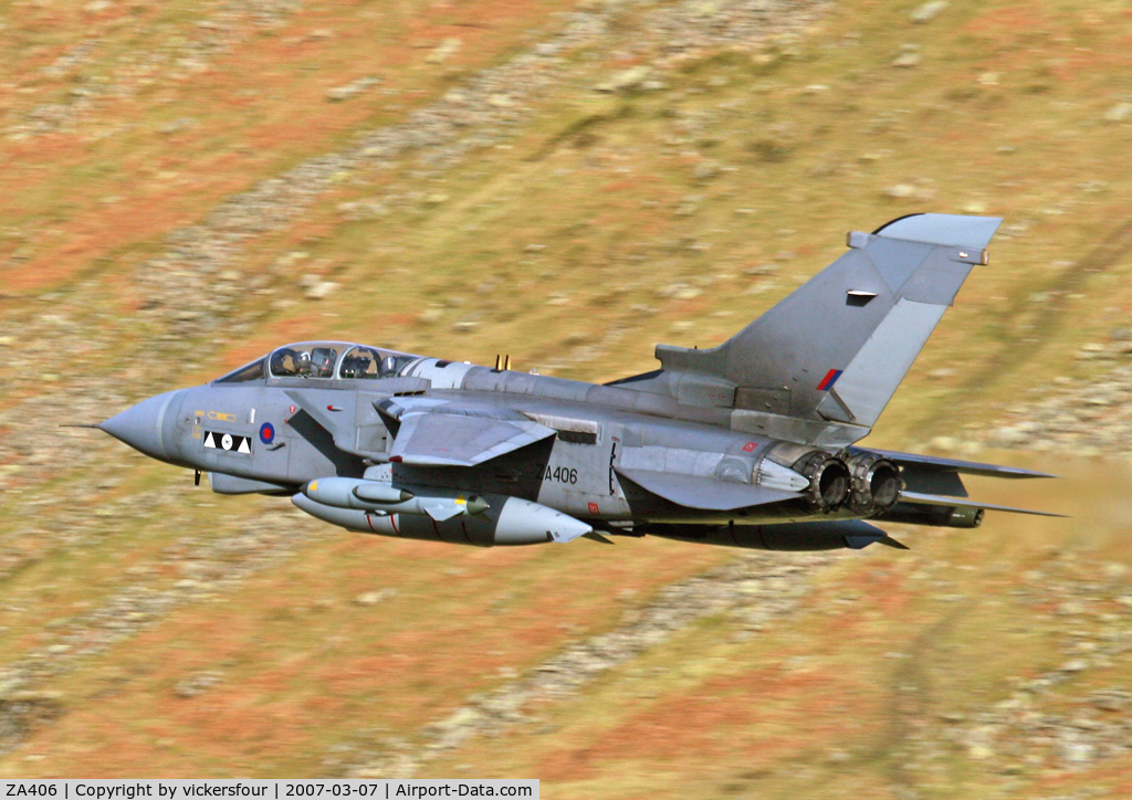 ZA406, 1983 Panavia Tornado GR.4 C/N 217/BS073/3105, Royal Air Force. Operated by the Marham Wing in 2 Squadron markings, un-coded. Dunmail Raise, Cumbria.